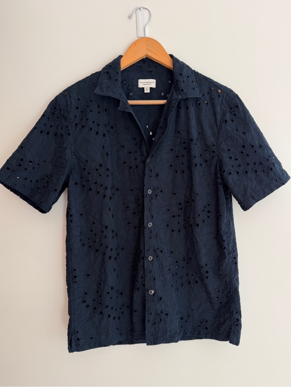 CLUB MONACO Embroidered Eyelet Shirt Navy Short Sleeve Button Front Camp Collar